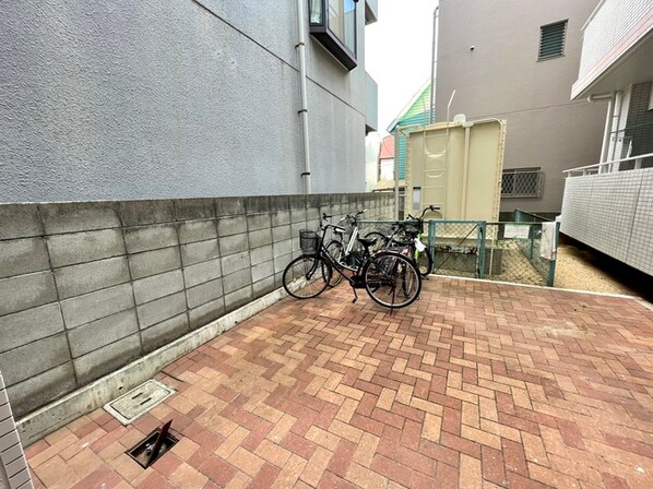 信和マンションの物件外観写真